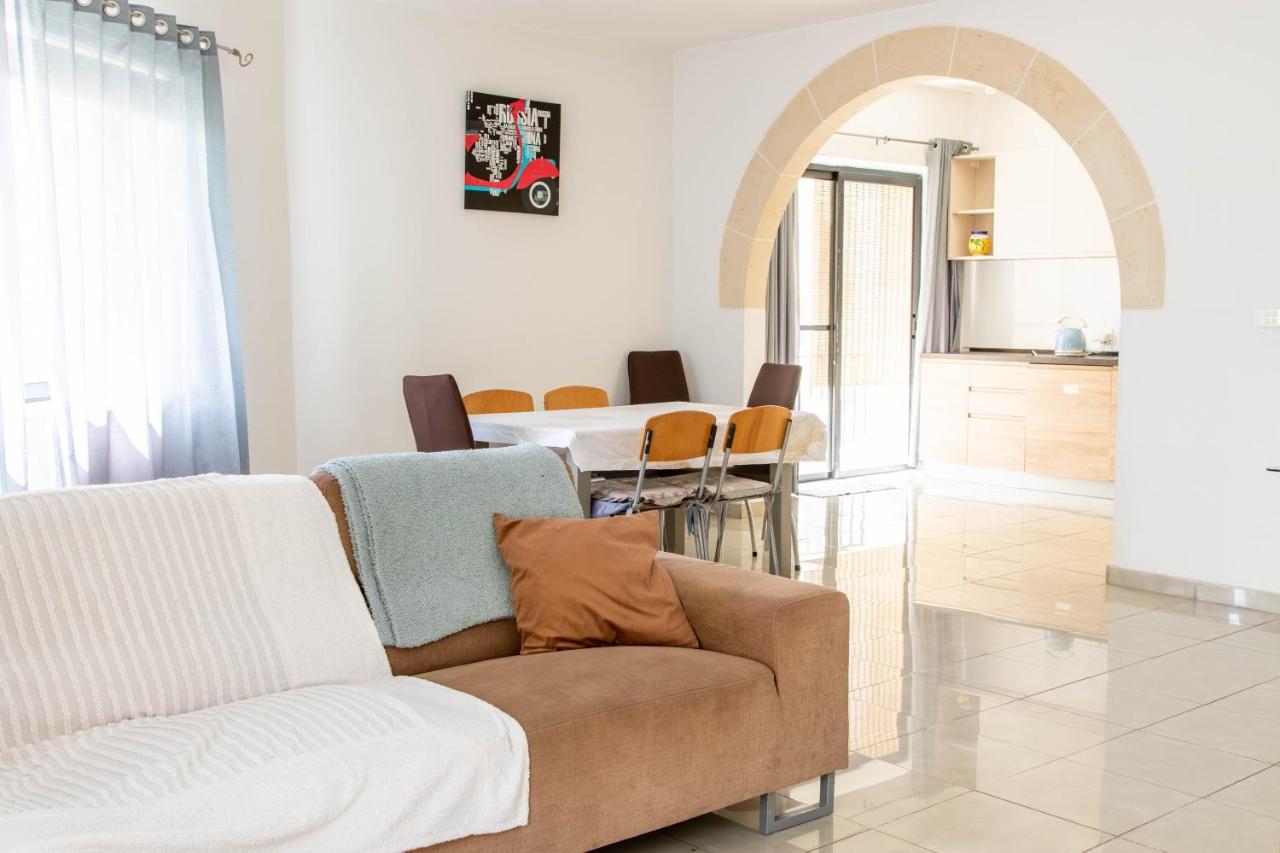 מרססקלה Spacious 3-Bedroom Apartment 30 Seconds From Sea מראה חיצוני תמונה